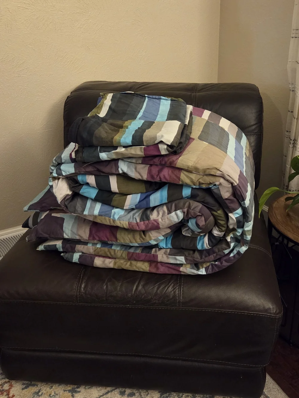 Crate & Barrel X Marimekko Tilkkula Jewel Queen Comforter 2 Standard Pillowcases